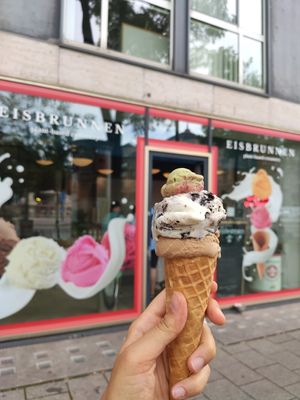 Salted popcorn, cookies&cream at Eisbrunnen - Vegan Ice Cream in Munich