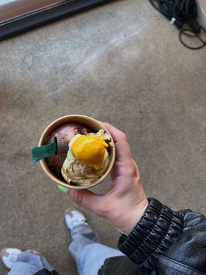 pistachio and peanut chocolate bomb and a spoon of mango   at Eisbrunnen - Vegan Ice Cream in Munich