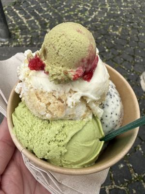 Steirerliebe, marzipan, matcha latte, marie antionette  at Eisbrunnen - Vegan Ice Cream in Munich