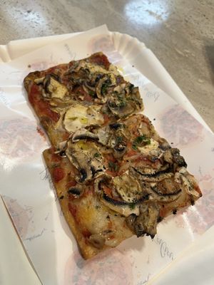 Mushroom pizza  at La Prezzemolina in Rome