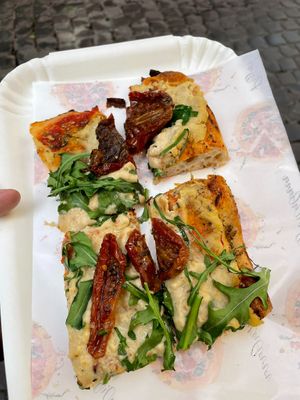 vegan pizza at La Prezzemolina in Rome