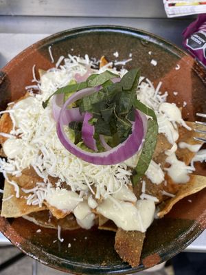 Súper crujientes, el queso y la crema deliciosa y lo mejor de todo es que es vegano 😍  at Mandragora Vegan in Mexico City