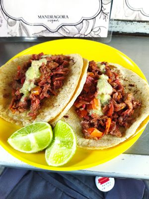 Tacos de alambre at Mandragora Vegan in Mexico City