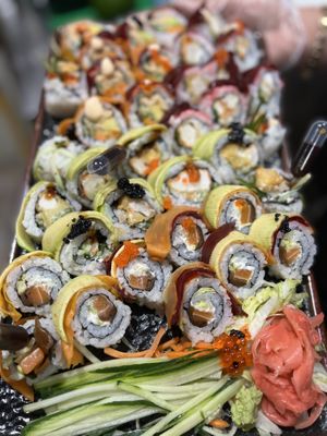 Amazing vegan salmon/shrimp/tuna and many others with vegan mix caviar 😃  at Salmoon in Miami