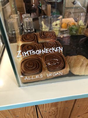 Nom nom   at Cafe Lozzi in Munich