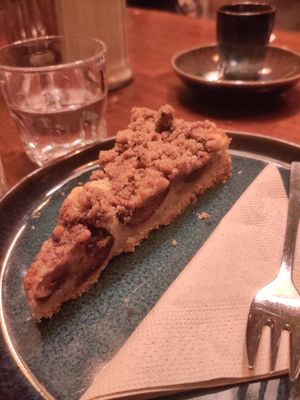 Plum crumble at Cafe Lozzi in Munich