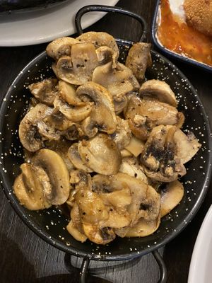 Champinones Al ajillo  at Gussto Tapas Bar in Durham