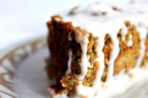 Carrot cake with oat & almond flour, pecans and coco whip on top. Sweetened only with banana and dates! Súper yummie breakfast 😌 at Northswell Sabor Natural in Sayulita