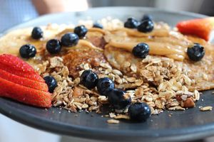 Banana oat pancakes with peanut butter at Northswell Sabor Natural in Sayulita