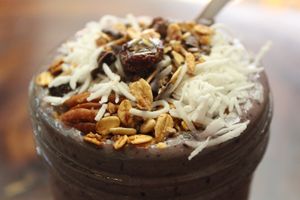 Our famous Berry Northswell smoothie! 
Berries, banana, & creamy homemade peanut butter! 
Topped with granola of the house 👌🏼 at Northswell Sabor Natural in Sayulita