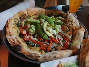 pizza vegana at El Tiburón  in El Paredon