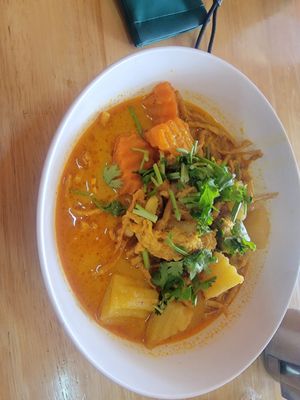 Khao soi at Ming Kwan in Chiang Mai