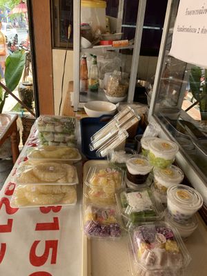 Pre-packaged fruits, sandwiches, spring rolls, snackies, sweet stuff at Ming Kwan in Chiang Mai