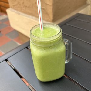 green smoothie  at Sabor A Vida Cafe & Deli in Vista