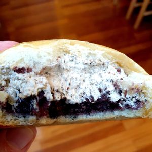 cream.bun ... red bean on bottom at Yong Tokki in Seoul