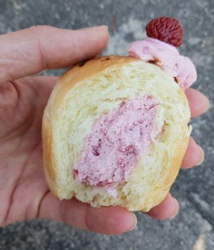 Teddy Brioche with Korean Raspberry filling - inside #Veganuary at Yong Tokki in Seoul