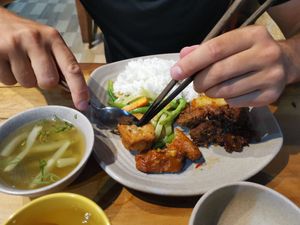 Rice with the options from the buffee at Ẩm Thực Chay BỒ ĐỀ SAO in Nha Trang