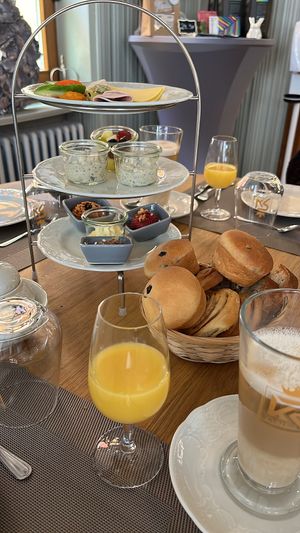 etagere  at Das Anders in Koenigswinter