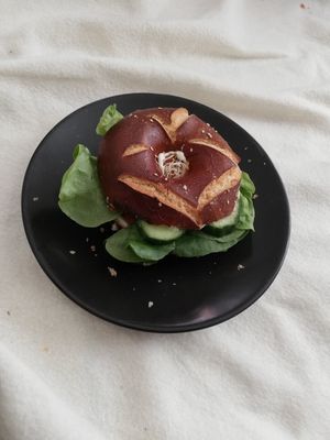 Veganer Bagel at denn's Biomarkt - Ottensen in Hamburg
