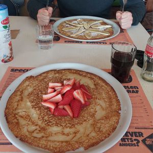 Vegan pannenkoek met aardbei en banaan 😁 at PAND Pannenkoek in Schalkwijk