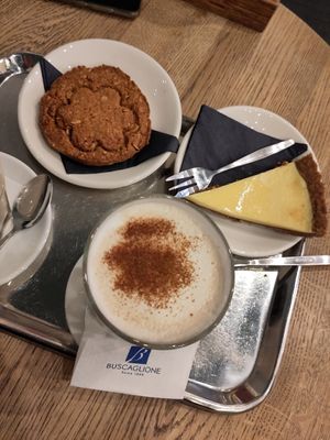  at De Koffiesalon Centrum in Amsterdam