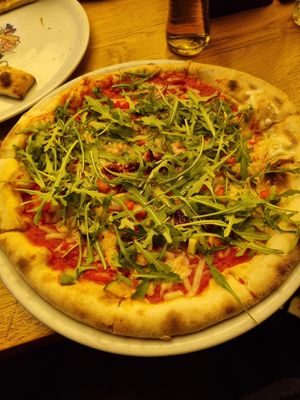 Vegetable pizza with rocket at Pinokio Pizzeria in Zakopane