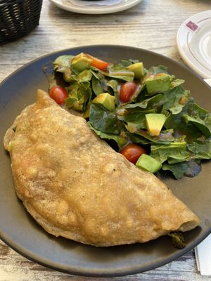 El omelette era una masa grasosa incomible  at La Route Des Vins Val Quirico in Santeagueda