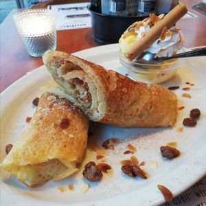 Pancake with Apple Pie filling at D' Olle Smidse in Midwolda