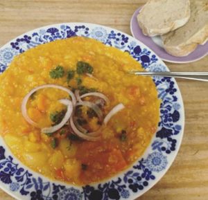 Vegan lentil soup with bread at Tante Suse in Kiel