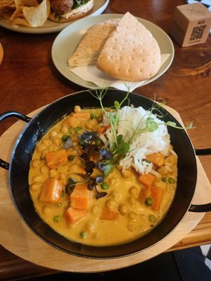 Vegan curry with chickpeas and coconut milk at Toulouse in Cluj-napoca