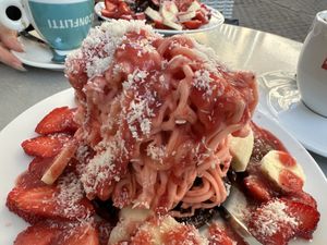 strawberry-dark chocolate spaghetti ice 'cream' (vegan)  at Gelati caffè bar in Heidelberg