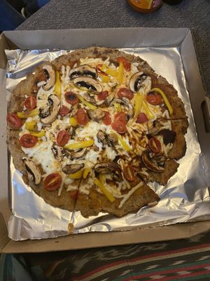 Pizza de masa de coliflor   at Salvaxe in Mexico City