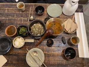   at Kkot Bape Pida - 꽃 밥에 피다 A Flower Blossom on the Rice in Seoul