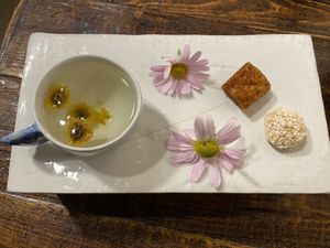Flower tea and rice cake dessert   at Kkot Bape Pida - 꽃 밥에 피다 A Flower Blossom on the Rice in Seoul