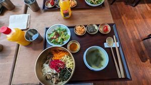  at Kkot Bape Pida - 꽃 밥에 피다 A Flower Blossom on the Rice in Seoul