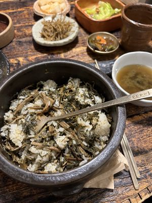 Rice with roots an mushroms  at Kkot Bape Pida - 꽃 밥에 피다 A Flower Blossom on the Rice in Seoul