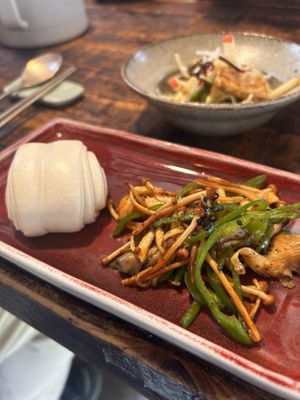   at Kkot Bape Pida - 꽃 밥에 피다 A Flower Blossom on the Rice in Seoul