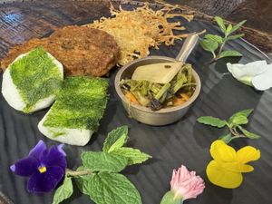   at Kkot Bape Pida - 꽃 밥에 피다 A Flower Blossom on the Rice in Seoul