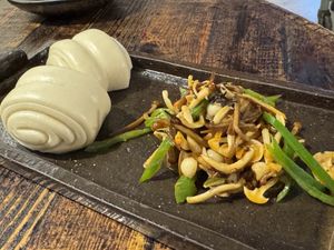   at Kkot Bape Pida - 꽃 밥에 피다 A Flower Blossom on the Rice in Seoul