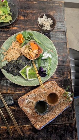  at Kkot Bape Pida - 꽃 밥에 피다 A Flower Blossom on the Rice in Seoul