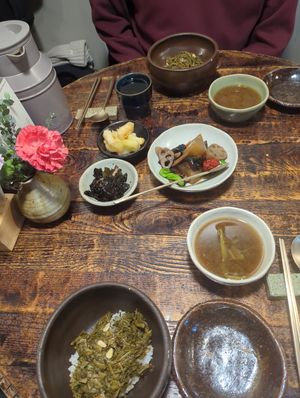  at Kkot Bape Pida - 꽃 밥에 피다 A Flower Blossom on the Rice in Seoul