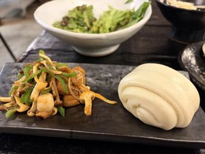   at Kkot Bape Pida - 꽃 밥에 피다 A Flower Blossom on the Rice in Seoul