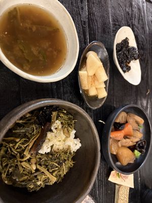   at Kkot Bape Pida - 꽃 밥에 피다 A Flower Blossom on the Rice in Seoul
