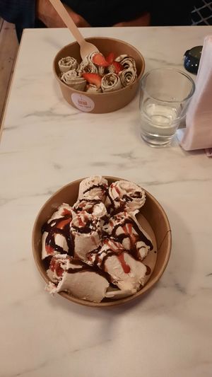 Bowl 1: pineapple and watermelon with strawberry & chocolate sauce. Bowl 2: matcha and oreo with caramel sauce and strawberries at Saeta Húsið in Reykjavik