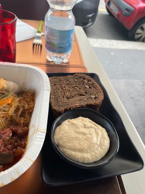 Pane con salsa at Alhambra in Milan