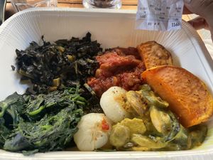 11,66€ (22€/kg 530 g) Seitan with tomato sauce, tempeh with mushrooms, sweet potato, etc at Alhambra in Milan