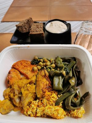 Paid 10 € cinnamon bread and hummers where free :) at Alhambra in Milan