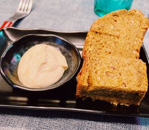 Hummus con pane  at Alhambra in Milan