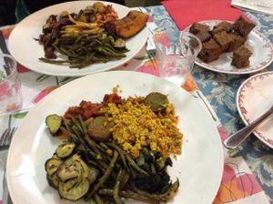 2 assiettes variées pour 2 personnes + pain/hummus : coût total 21€. at Alhambra in Milan