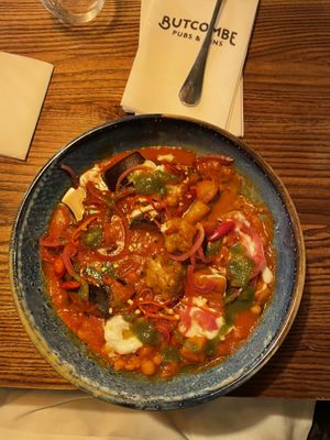 Aubergine, chickpea and tomato curry (the server let us know that the naan bread wasn’t vegan so it was replaced for the pita bread which was lovely too).  at Bear Inn in Cirencester